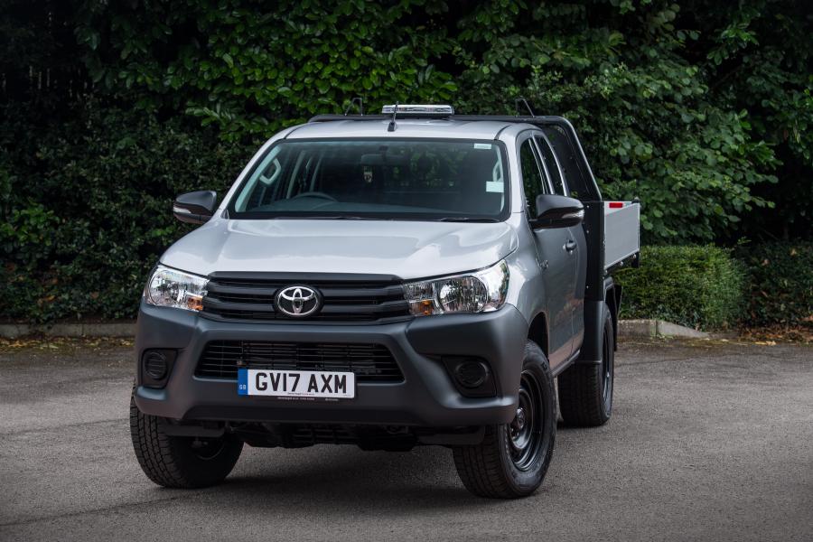  Toyota Hilux Xtra Cab Tipper 2017 года  (UK) (фото 4 из 15)